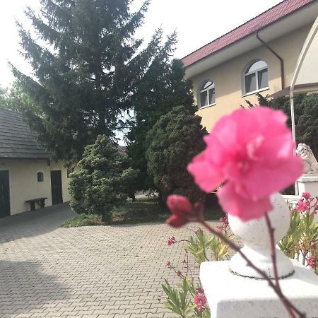 Pension Europ** Diakovce 외부 사진